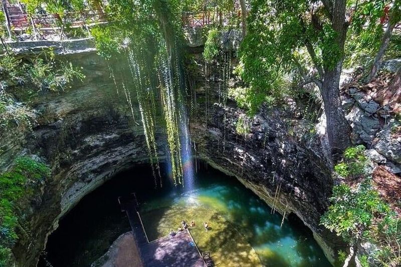 Excursion à Chichén Itzá, au cenote Saamal et à Valladolid depuis Cancún