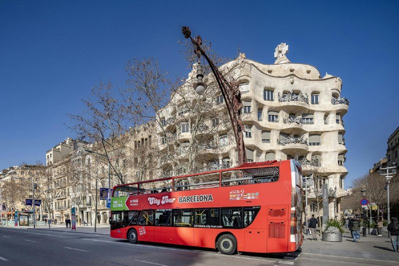 Visite de la ville de Barcelone en bus à arrêts multiples avec billet d'entrée au musée Moco