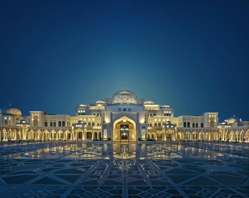 Visite de Qasr al Watan et cappuccino doré à l'Emirates Palace