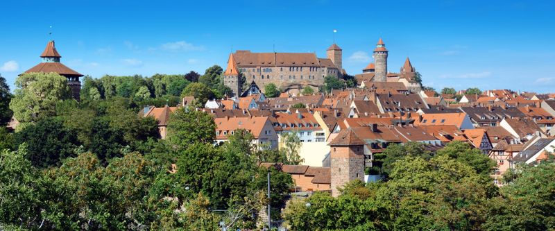 Visite des tunnels et des passages secrets sous le château de Nuremberg en anglais