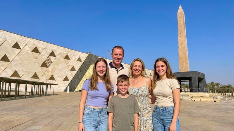 Le Nouveau Grand Musée et les Pyramides de Gizeh avec vols au départ de Louxor