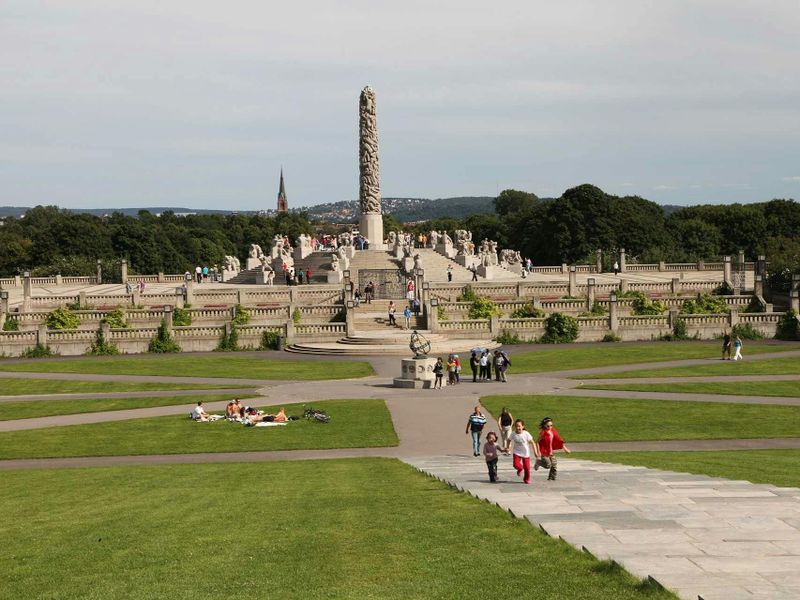 Découvrir les endroits photogéniques du parc Vigeland d'Oslo avec un habitant de la ville