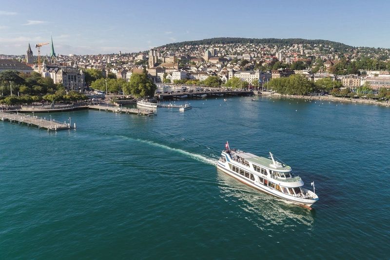Visite guidée de Zurich en bus avec croisière sur le lac et entrée facultative au musée de la FIFA