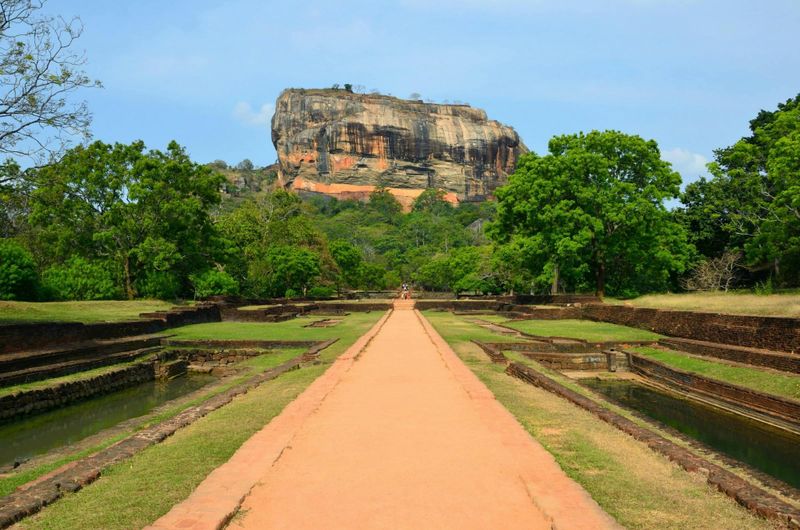 Le rocher du Lion de Sigiriya et le temple d'Or de Dambulla