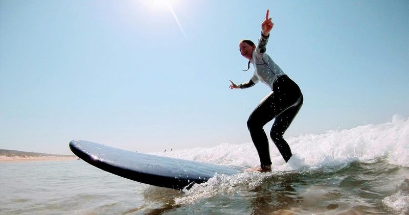 Expérience de surf à Lisbonne avec transport