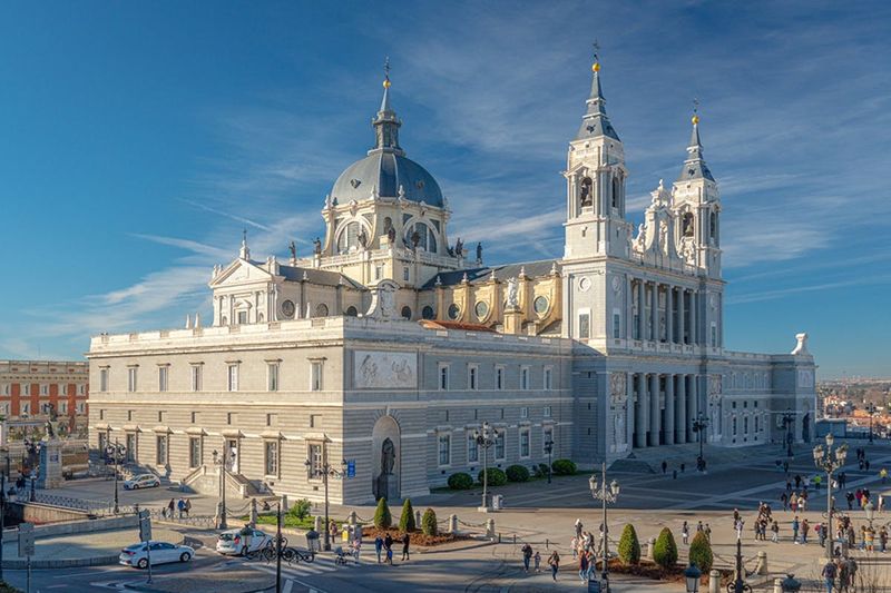 Visite guidée à pied de la cathédrale de l'Almudena et du palais royal