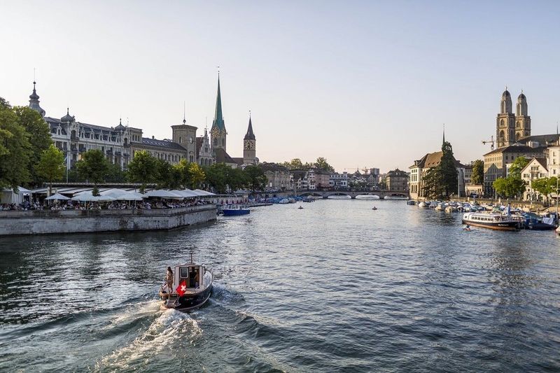 Zurich : Visite guidée de la vieille ville + croisière sur le lac + entrée facultative au musée de la FIFA