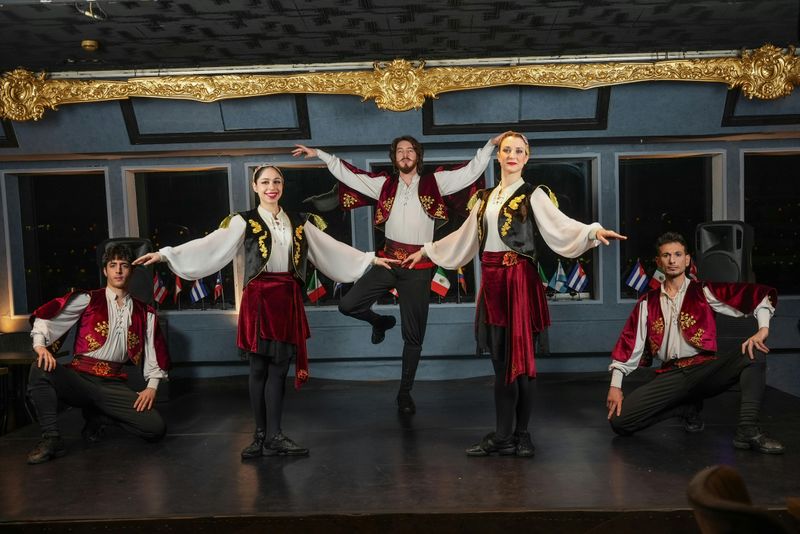Istanbul : Dîner-croisière sur le Bosphore avec spectacles de danse turque + table privée