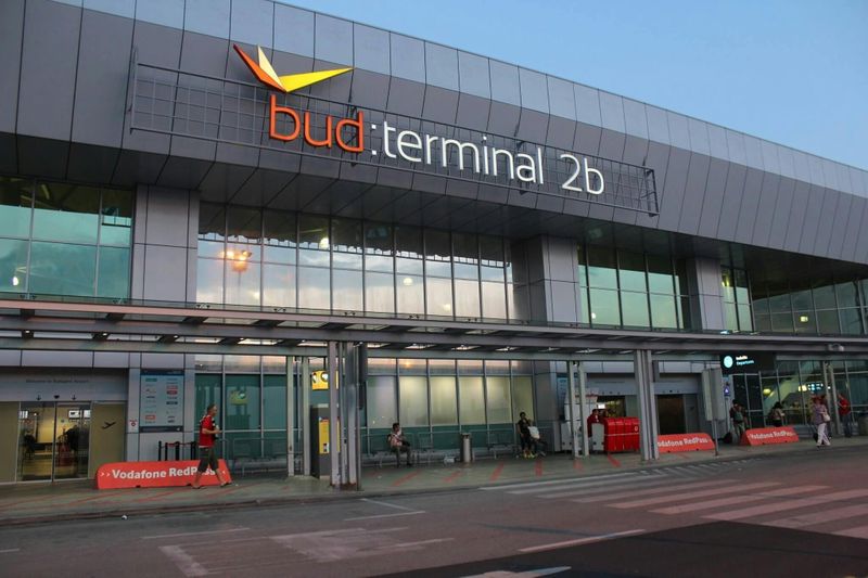 Budapest : Transfert partagé vers/depuis l'aéroport de Budapest et les hôtels du centre-ville
