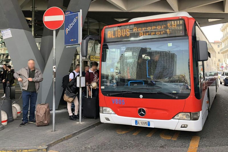 Naples : Transfert en bus vers/depuis l'aéroport de Naples et la gare maritime de Naples