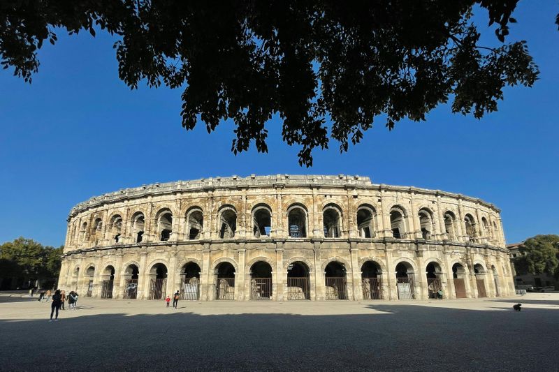 Arènes de Nîmes + Palais des Papes & Jardins