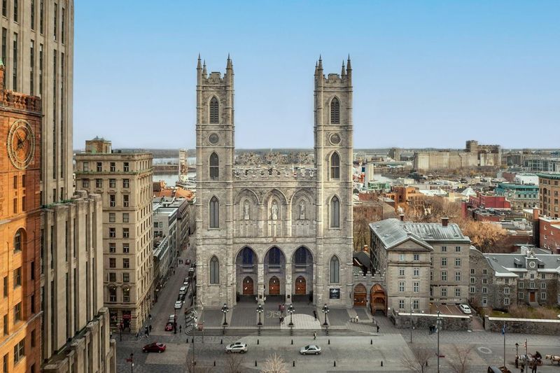 Montréal : Croisière touristique sur le fleuve + expérience AURA à Notre-Dame