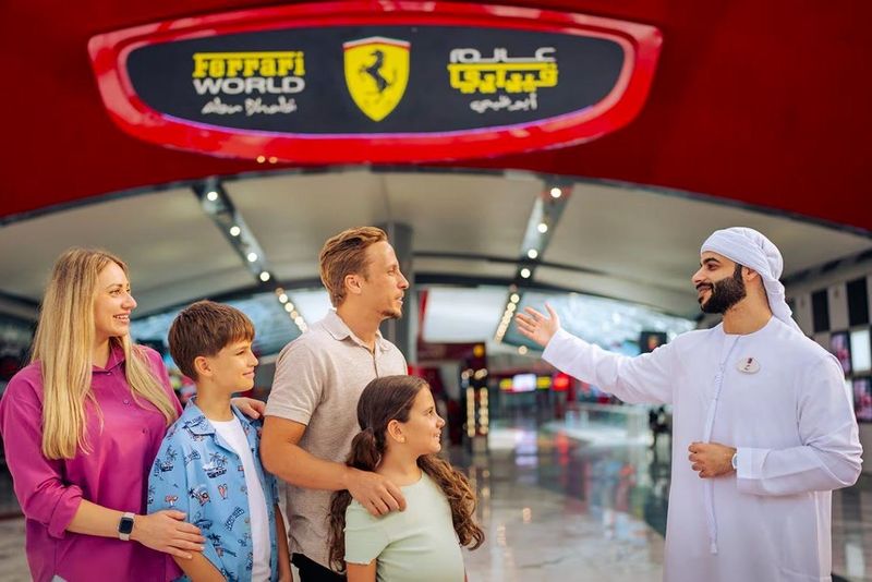 Abu Dhabi : Visite privée depuis Dubaï + Grande Mosquée + Ferrari World