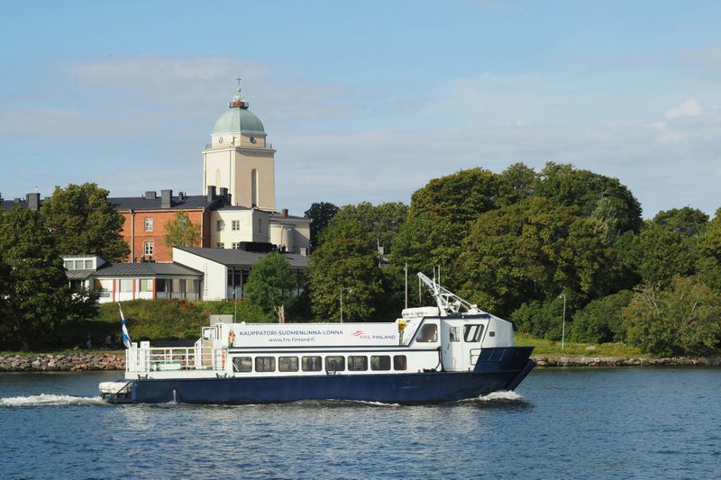 Helsinki : Transfert aller-retour en ferry vers Suomenlinna