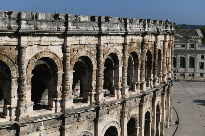 Arènes de Nîmes + Carrières des Lumières