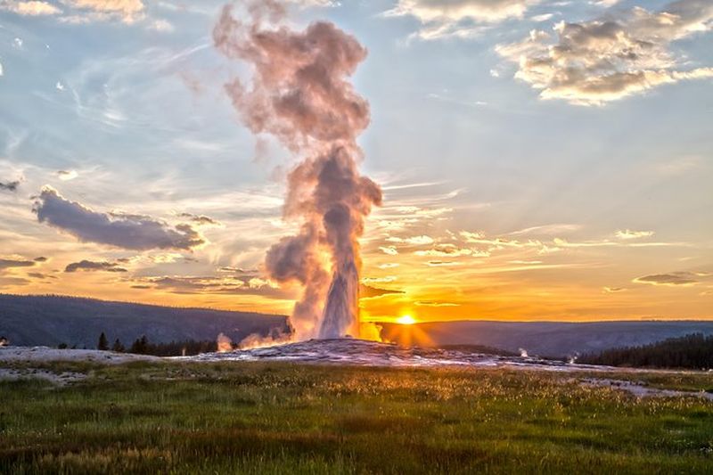 De Jackson Hole : Yellowstone Old Faithful, Waterfalls and Wildlife Day Tour