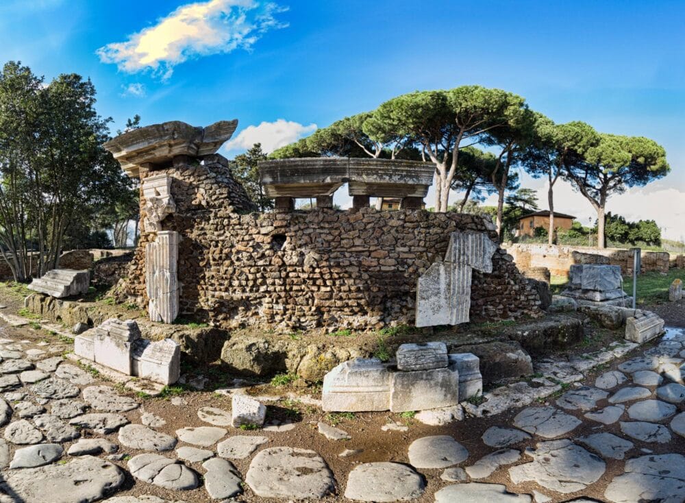 La Porta Romana sur le site d'Ostia Antica