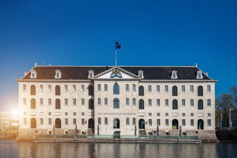Le bâtiment du XVIIe siècle du musée maritime d'Amsterdam
