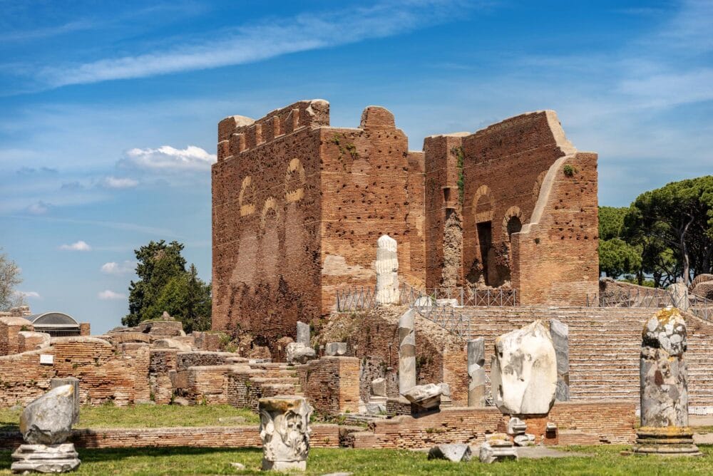 Les ruines du Capitole à Ostia Antica