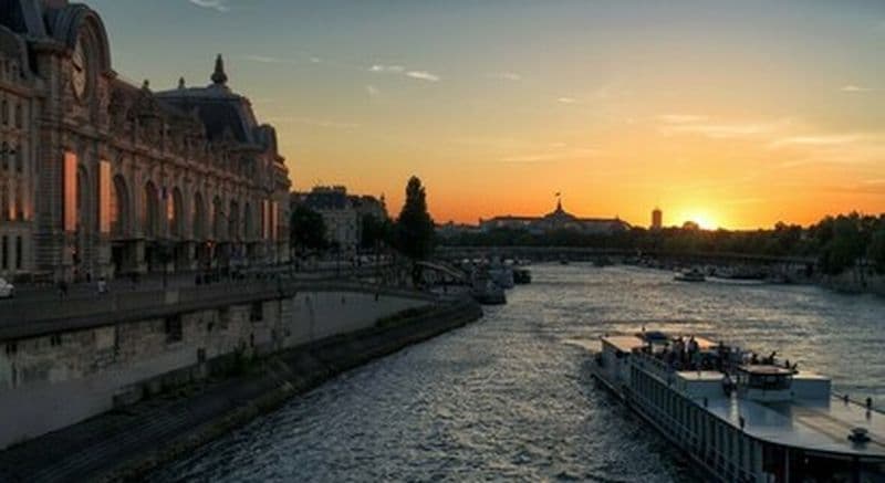 Billet Dîner croisière et brunch gourmand sur la seine depuis le pont de Bir-Hakeim à Paris