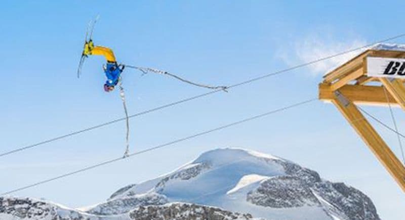 Billet Saut à l'élastique hivernal sur tremplin à Tignes