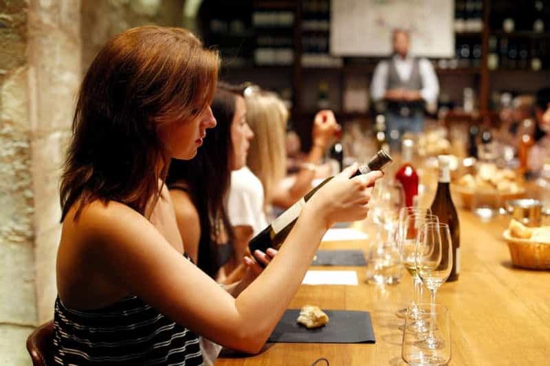 Billet Paris : cours de dégustation de vin français avec un sommelier
