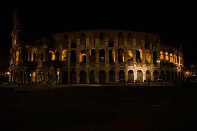 Billet Rome : visite de nuit du Colisée, arène et souterrains