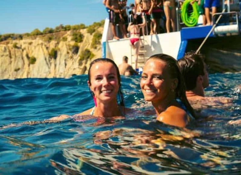 Billet Barcelone : collation, baignade et fête sur un bateau