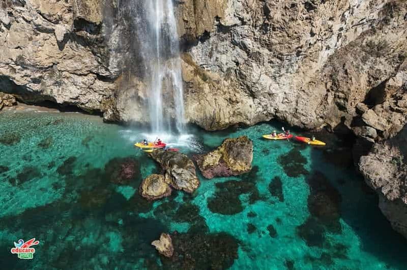 Billet Nerja : parcours libre en kayak (sans guide). Excursion de 2 h 30. Nerja-Cascade de Maro.