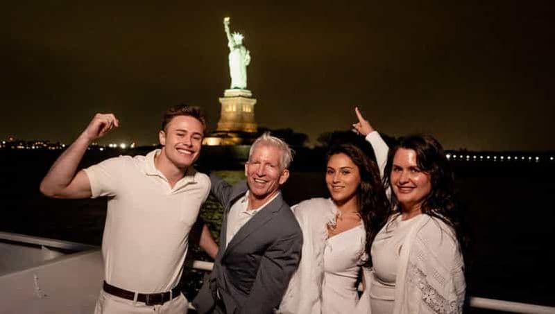 Billet New York : dîner-croisière avec vue sur les toits de Manhattan