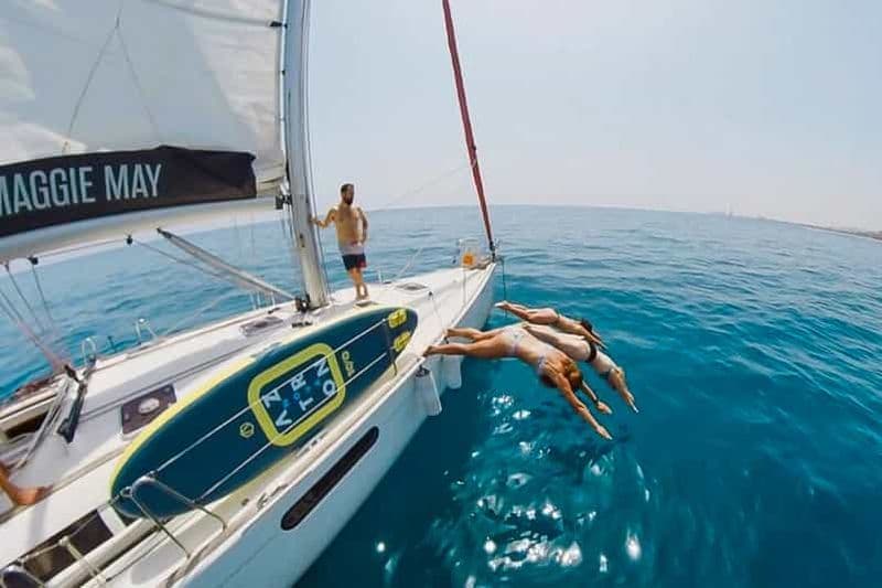 Billet Barcelone : Excursion en bateau le long de la côte avec collations et Cava