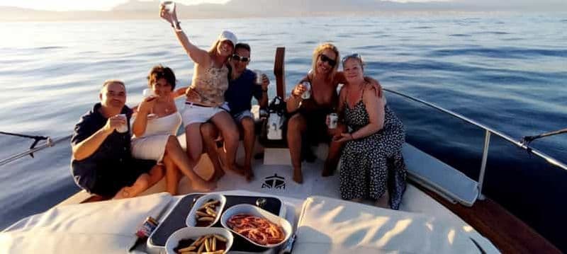 Billet Estepona : excursion en bateau à la recherche de dauphins avec boissons et collations