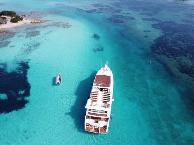 Palau : excursion en bateau confort dans l'archipel de La Maddalena avec arrêts