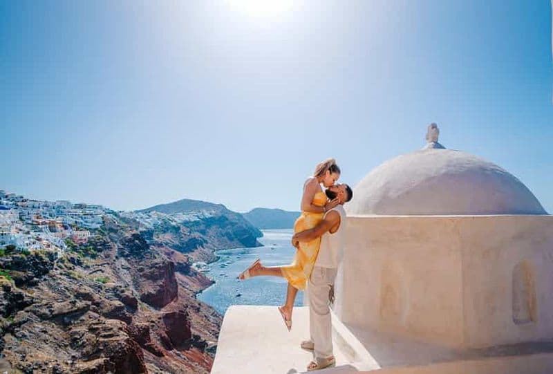 Billet Santorin : séance photo privée pour couple à Oia avec 35 photos