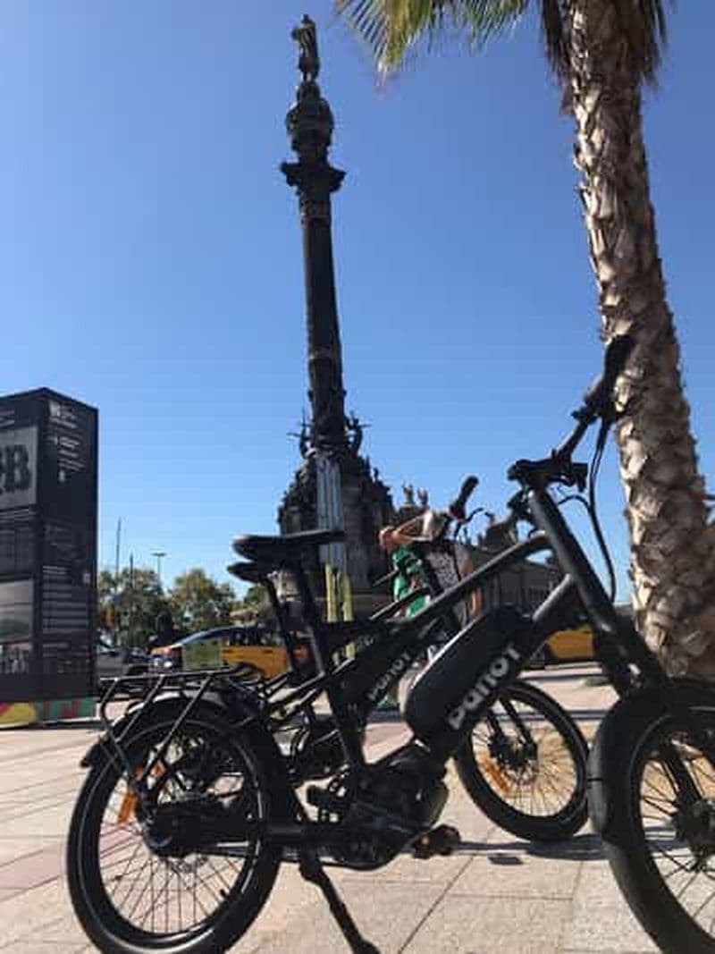 Billet Barcelone : Visite guidée en e-bike de la Barcelone historique et moderniste