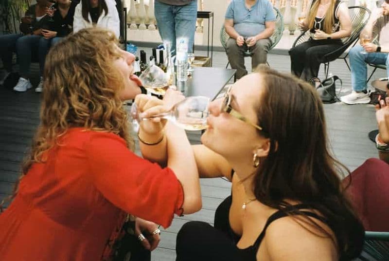 Billet Barcelone : dégustation de vins sur un toit, dans une ambiance conviviale et sans prétention