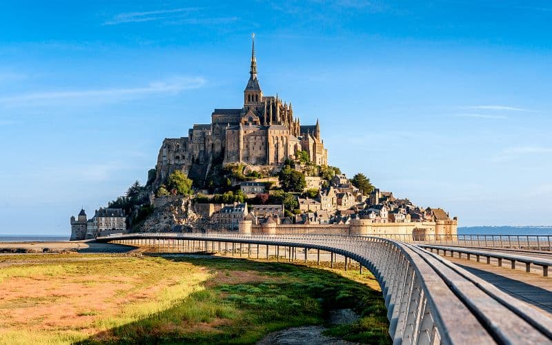 Billet Au départ de Paris : billets pour l'abbaye du Mont-Saint-Michel avec navettes aller-retour