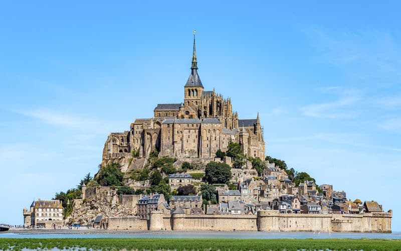 Billet À partir de Paris : Visite guidée du Mont-Saint-Michel avec navettes aller-retour