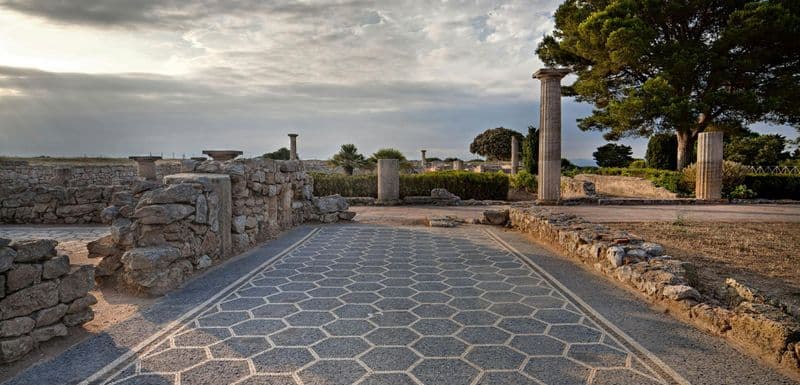 Billet Visite privée d'Empuries et promenade en bateau au départ de Barcelone