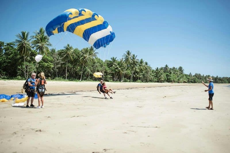 Billet Saut en parachute de 15 000 pieds avec prise en charge dans la région de Mission Beach