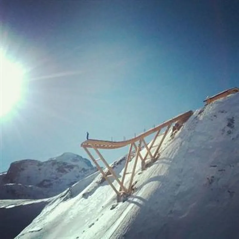 Billet Saut à l'élastique depuis un tremplin à Tignes (hiver)
