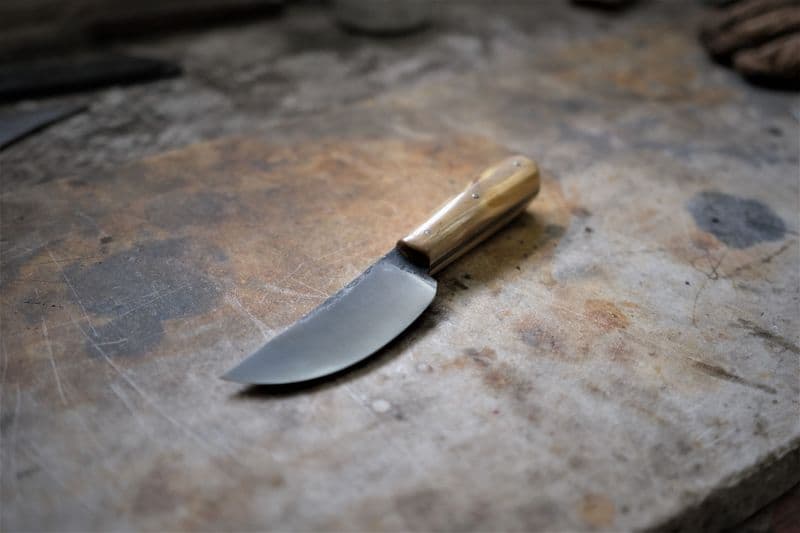 Billet Forgez votre couteau droit d'office sur un jour